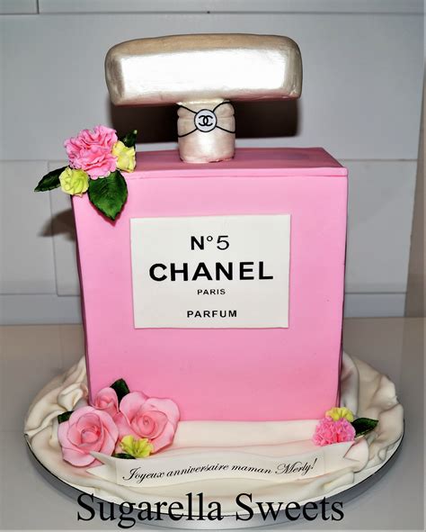 pastel de cumpleaños perfume chanel|elegant Chanel cakes.